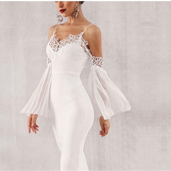 VENUS Dresses & Skirts - Beautiful white midi dress with lace sleeve by Venus size Large US